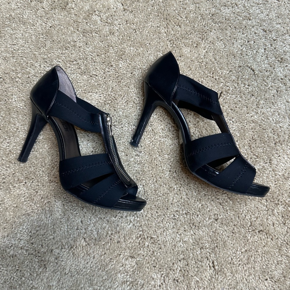 MODA T-Strap zip heel / Black / 9.5